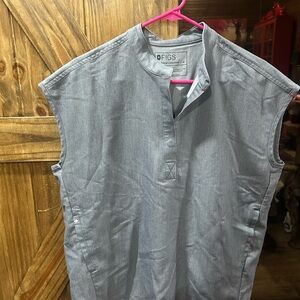 Figs small Rafaela top in color graphite